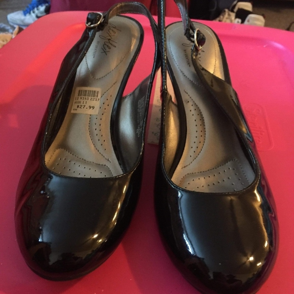 New wedges sling back